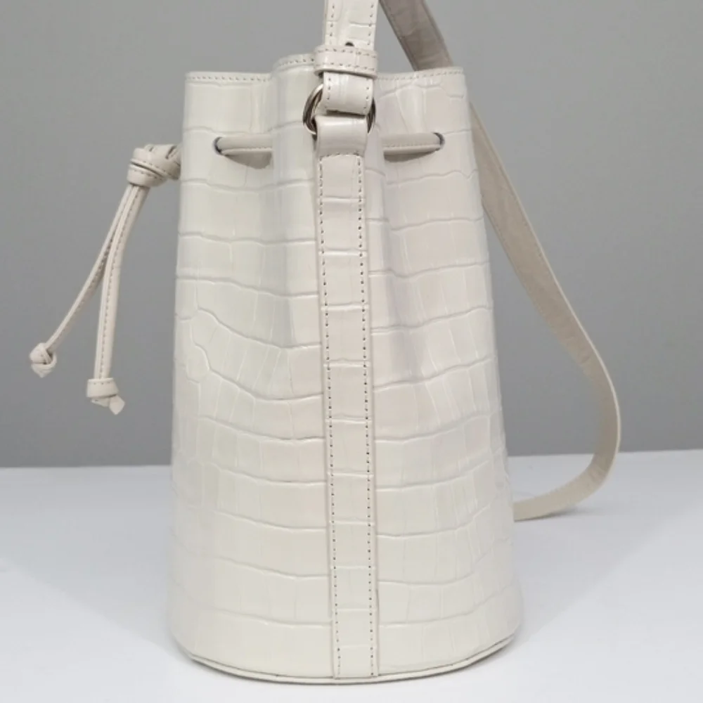 SEZANE FARROW CROSSBODY BUCKET BAG IN ECRU CROCO PRINT LEATHER - Picture 6 of 9
